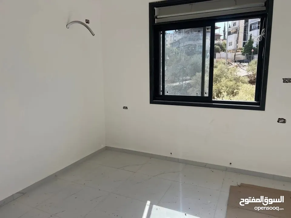 شقه البيع في البيره في سطح مرحبا قرب مسجد الخلفاء