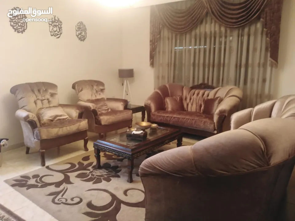 شقة للبيع طابق اول  مساحة 137م في ضاحية الامير حسن 3 غرف نوم  الشقة بحالة ممتازة وموقع مخدوم