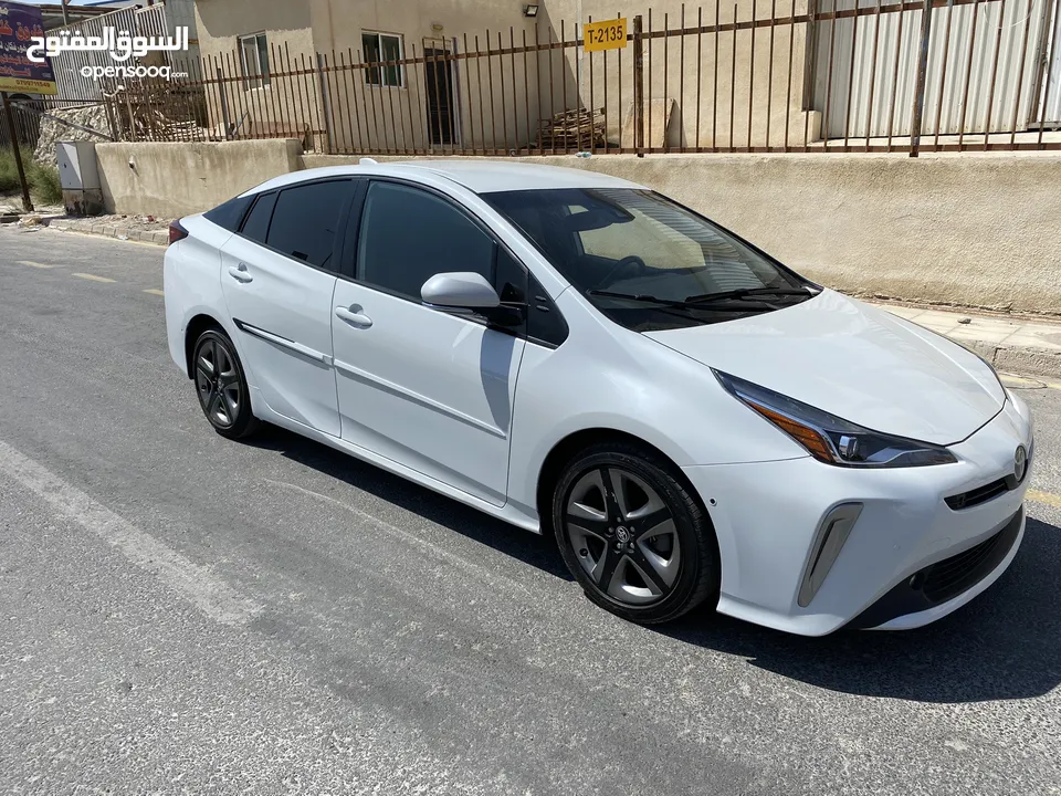 تويوتا بريوس تصلح للاعفاءات والجمرك 2022 ماشيه 10 الاف فحص 4 جيد صنف Xle فل كامل