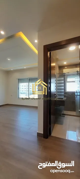 شقة فاخرة - ضاحية النخيل - 4نوم - 225م - ارضية - ترس بإطلالــــه مميزه - قرب الخدمات
