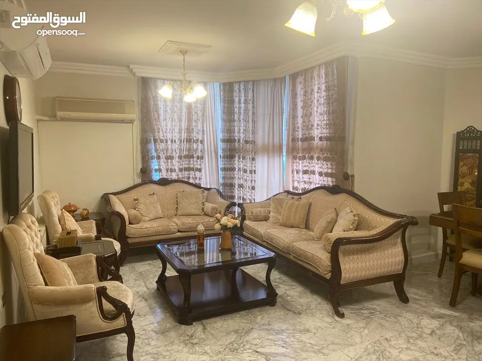 شقة  مفروشة فاخرة للايجار في الرابية