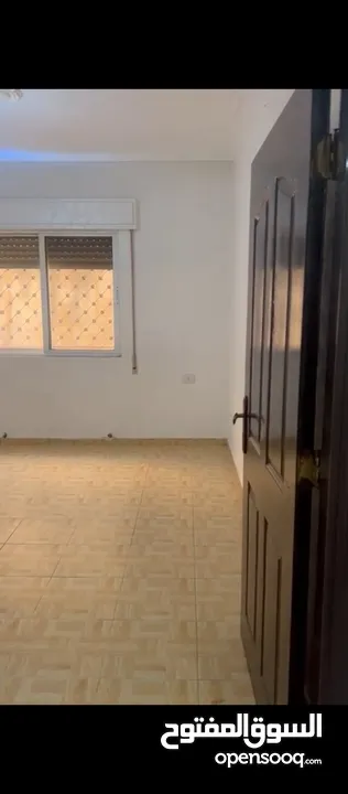 شقة فارغة للايجار في المدينه الرياضيه 3 نوم 320