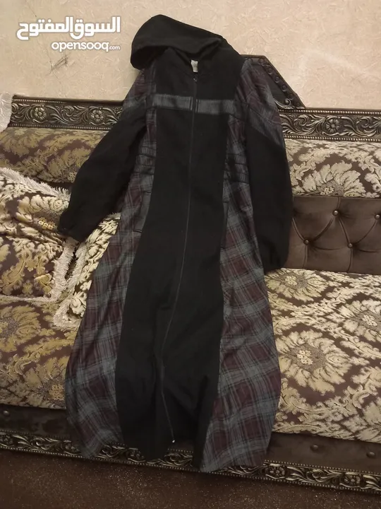 ملابس للبيع بسعر حررررق بحال الوكاله يتوفر  بلاطين جينز ،،،فساتين  شيفون ،، بلايز  مقاس 40,,,,42