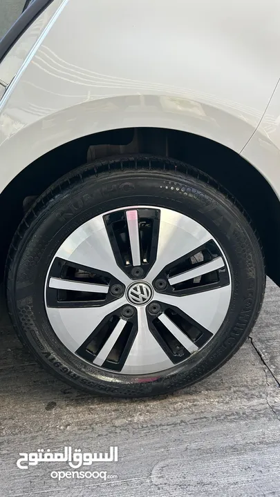 سيارة E-Golf للبيع بسعر ممتاز  كاش فقط