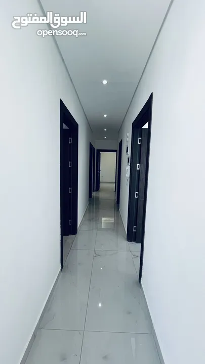 شقة ارضية ذات اطلالة رائعة بمساحة اجمالية 300 متر مربع