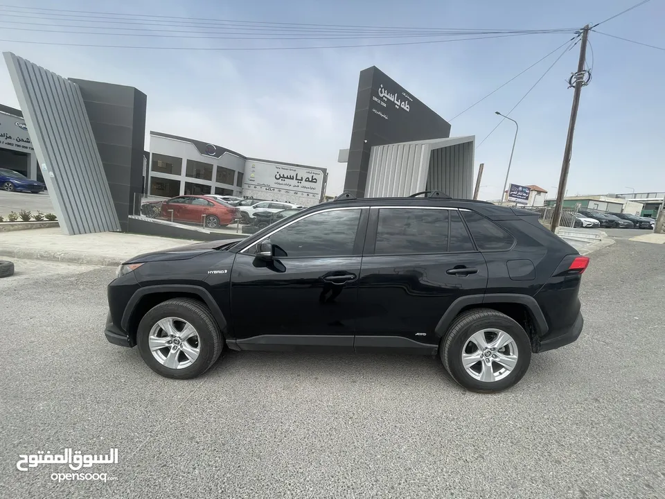 2021 TOYOTA RAV4, LE  بطاريه ليثيوووم السياره توب نضافه بصلاه على النبي