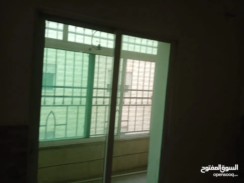 شقة للبيع طابق أول عمان الزهور كاش او تقسيط.
