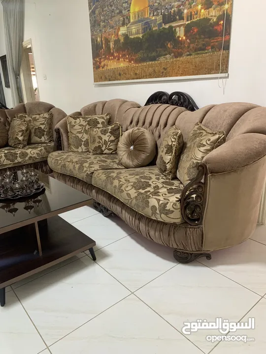 طقم كنب بحاله ممتازه للبيع