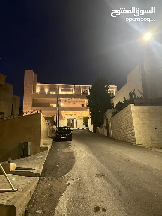 فيلا فخمه للبيع من المالك مباشرة منطقة دابوق  سكن أ خاص. على تله عاليه بمواصفات عالية الجودة