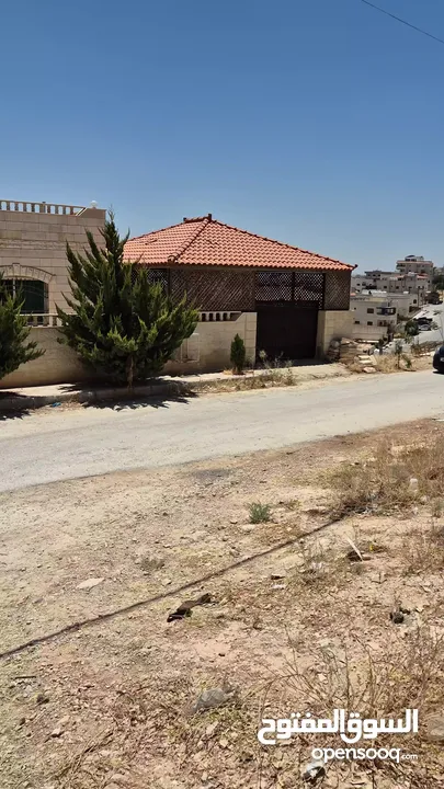 فيلا لم تسكن تشطيب فخم واجهة 35 متر حجر عالشارع في منطقة الجريبا - ياجوز