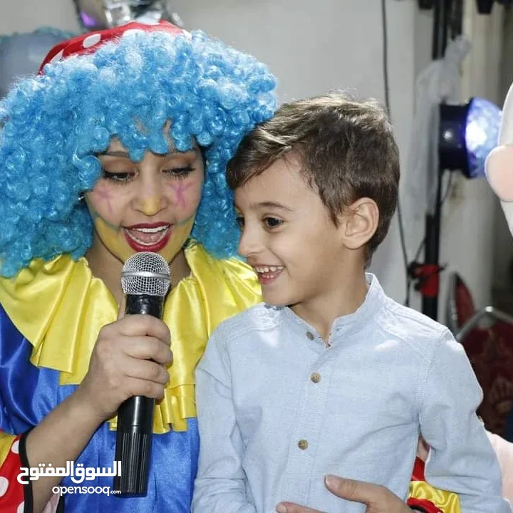 شخصيات كرتونية ومهرجين