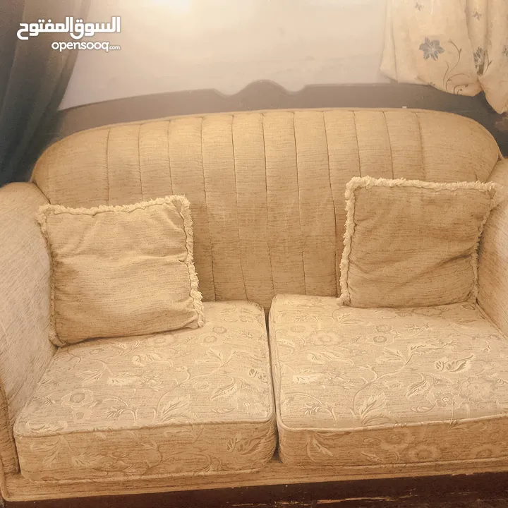 كنب 7 مقاعد لون بيج خشب زان مع مخدات كورنرات