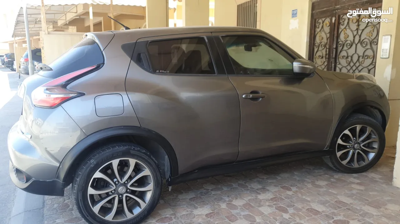 Nissan Juke, 2015, grey color in excellent condition and 1 year passing