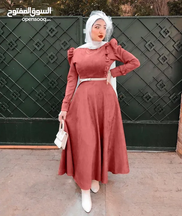 فستان زراير علي الجنب