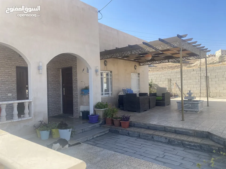 بيت مستقل للبيع منطقة هادئة ومريحة للسكن