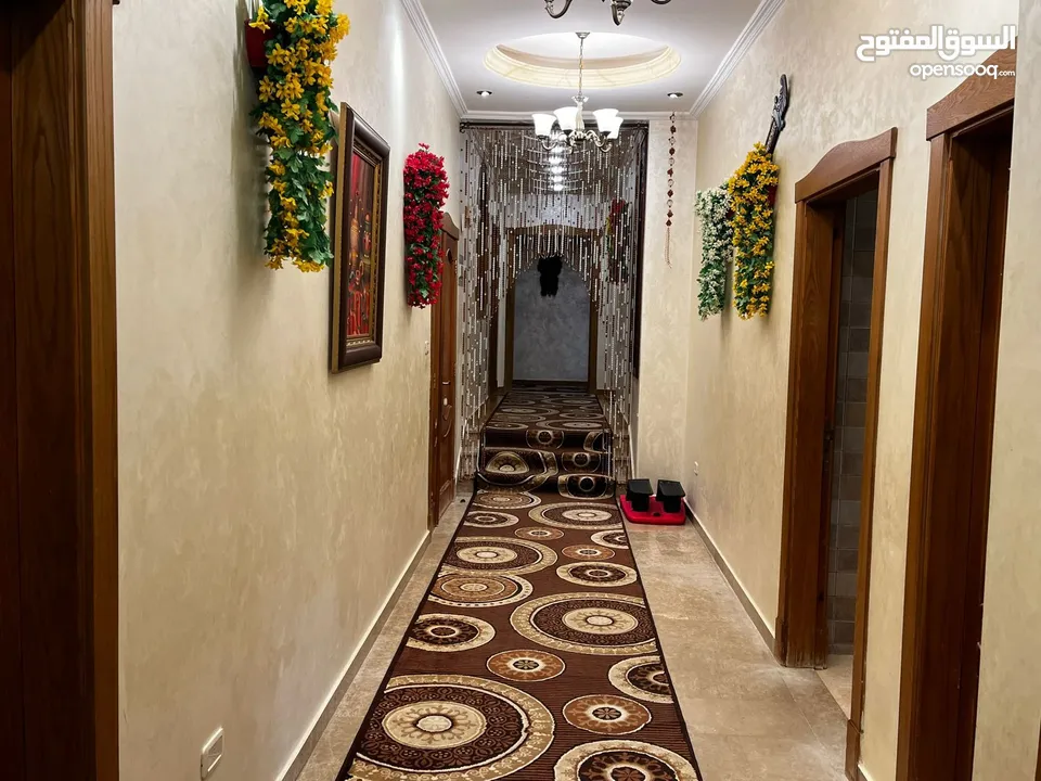 فيــلا مميزة للبيع –  طريق المطار  - خلف مدارس الشويفات