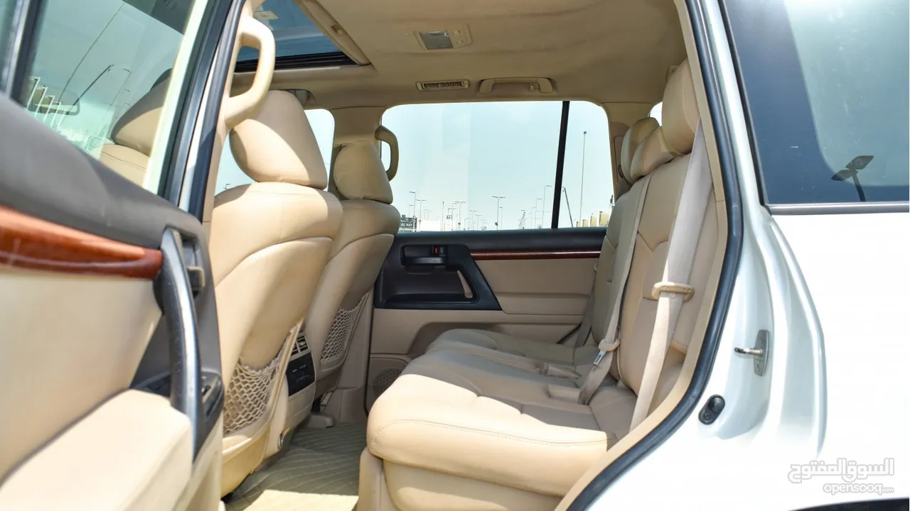 Toyota Land Cruiser GXR V6 2015 GCC with sunroof