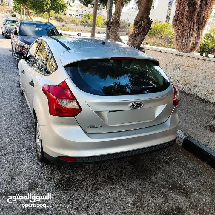 فورد فوكس عداد قليل استخدام شخصي يوجد بعض الضربات الخفيفة موديل 2013 هاتش باك