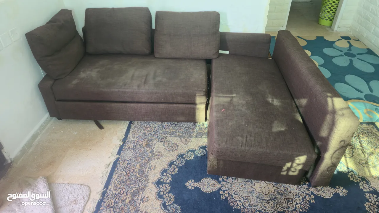 كورنار مديل امريكي وقابل تتخزين و ممكن يقلب سرير او مقعد مستعمل يحتاج الى صيانه
