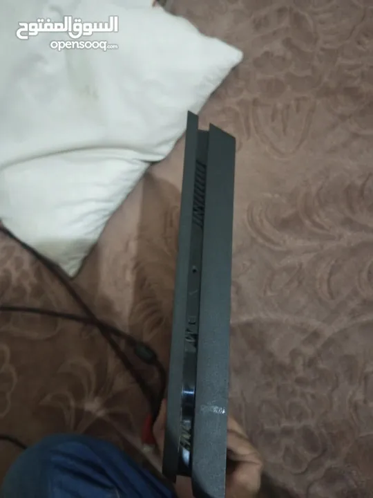 بلايستيشن 4 Super Slim 1 TB  للبيع بلايستيشن 4 سلم بحالة ممتازة!
