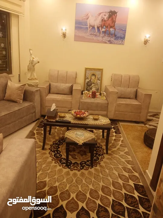 شقه للبيع طابق ارضي موقع مميز