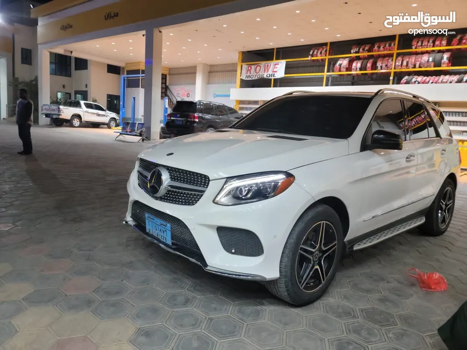 مرسيدس GLE 350 4MATIC فل كامل كراسي جلد دواخل بيج