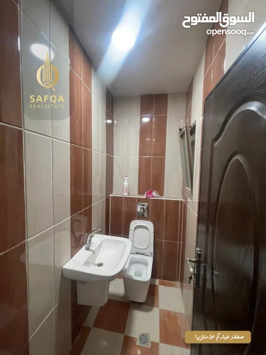 شقة بمساحة واسعة للبيع في الطيرة  ,,,  مع امكانية التأجير