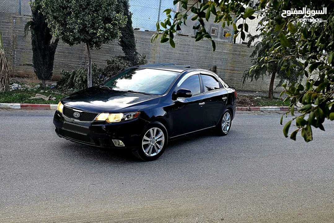 كيا فورتي فل مع فتحه سقف وبصمه 2011 اصل برايفت