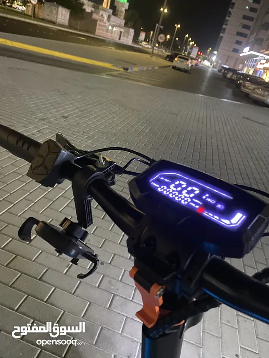 سكوتر CRONY السرعة القصوي 43 كم/ساعة و في 30 كيلومتر