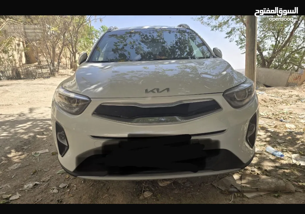 كيا ستونيك 2023 فتحة سقف حالة ممتازة لون ابيض عاجي