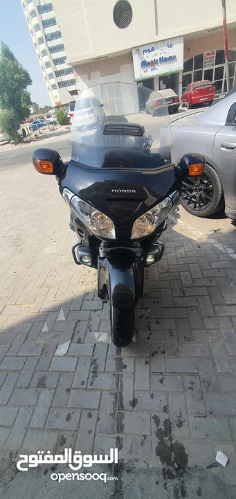 gold wing black color 1800 cc