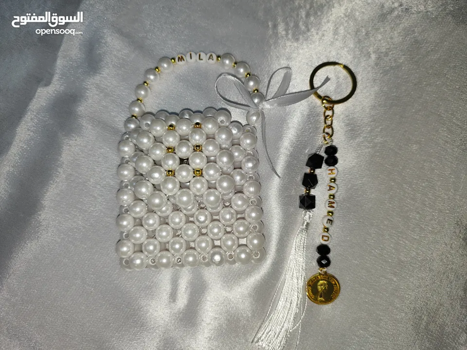 ميداليات واساور وتوزيعات أعراس وحقائب من الخرز