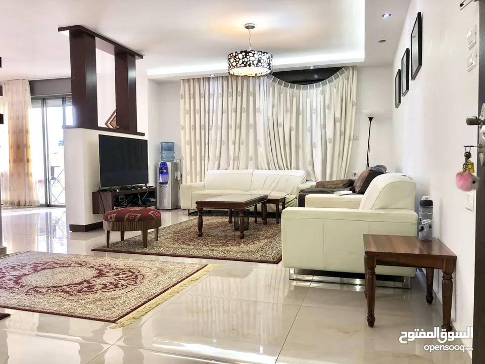 شقة مميزة في عمارة مميزة