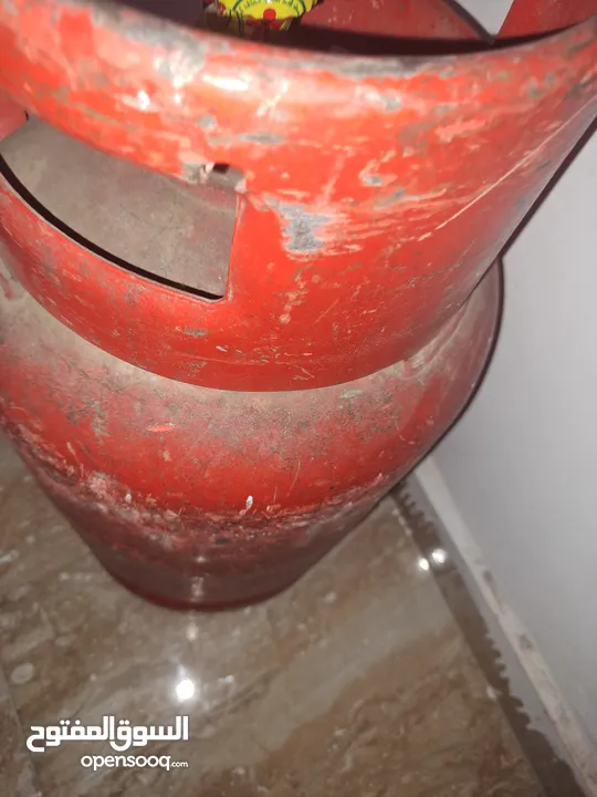 ثلاث جرات غاز للبيع  الوحدة ب30 دينار فاضية