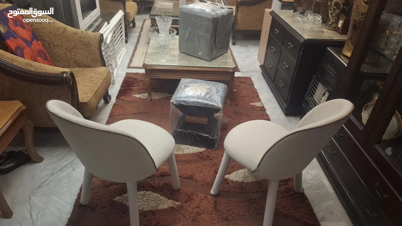 بففات تركية وكراسي اسبانية وتركية (جديدة)  (NEW) KELEBEK/ ACTIU