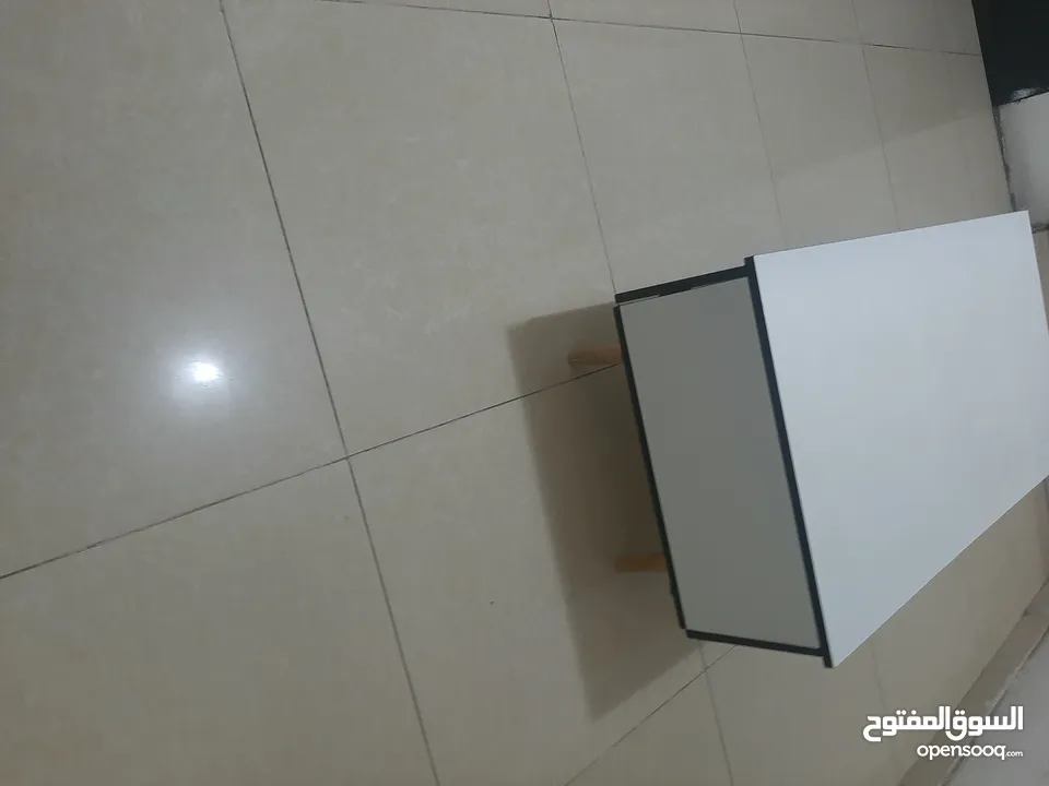 طاولت تلفزيون مستعمله