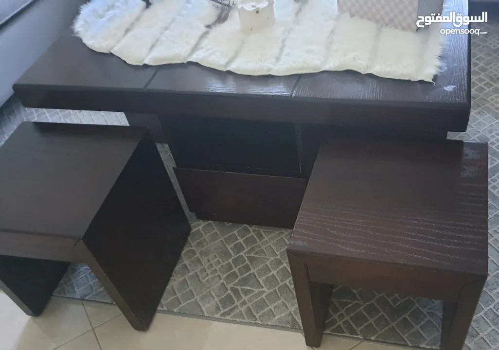 طاولة وسط خشب لاتيه لون بني
