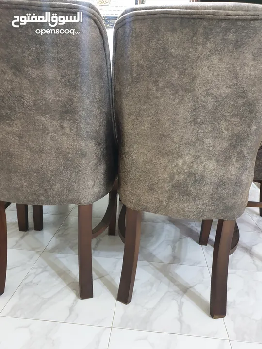 طاولة سفره .. ستت كراسي تنجيد ... الموقع بجديده البلد..