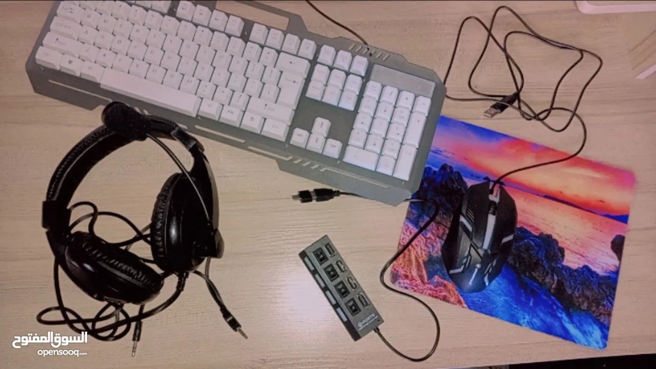 كيبورد وماوس مضيء RGB  + ماوس باد+ سماعة راس مع مايك + وصلة USB HUB + وصلة otg