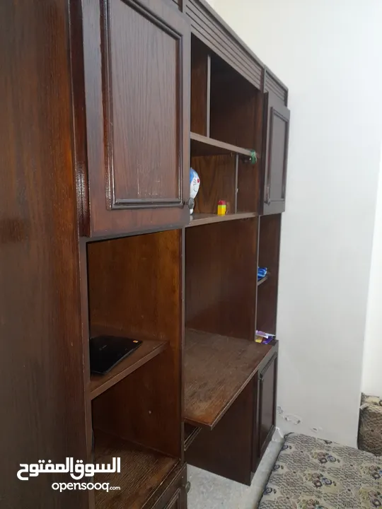 مكتبة  بحالة جيدة جدا للبيع