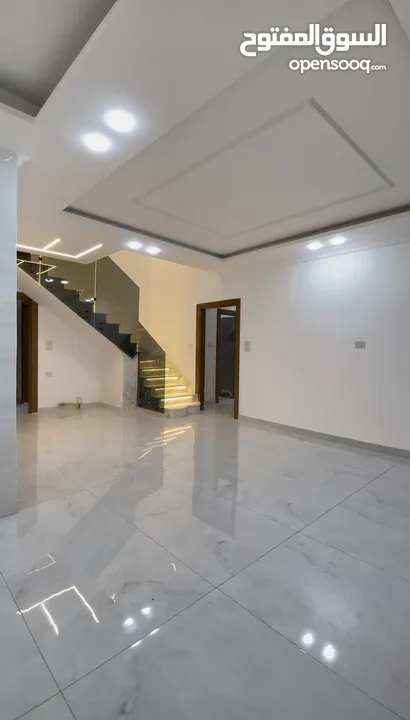 شقة تشطيبات فلل تدفئه مركزية مع روف