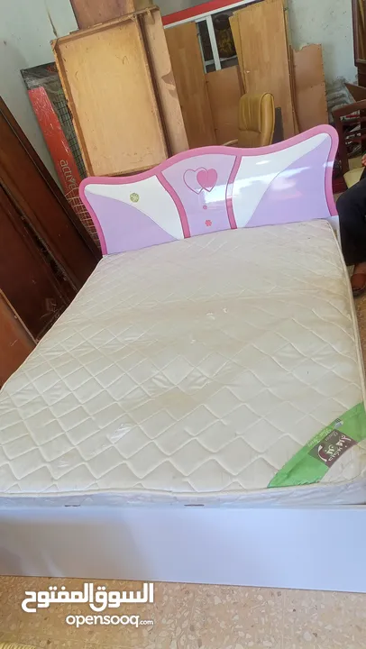 تخت مفرد ونص مع فرشه زنبركيه