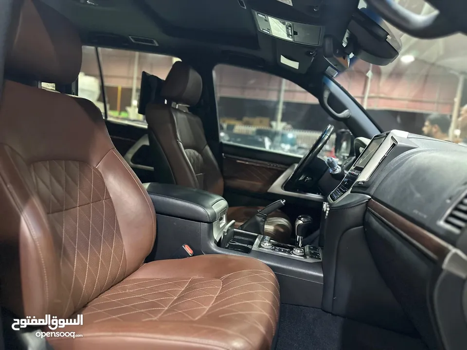 Land Cruiser VXS Black Edition