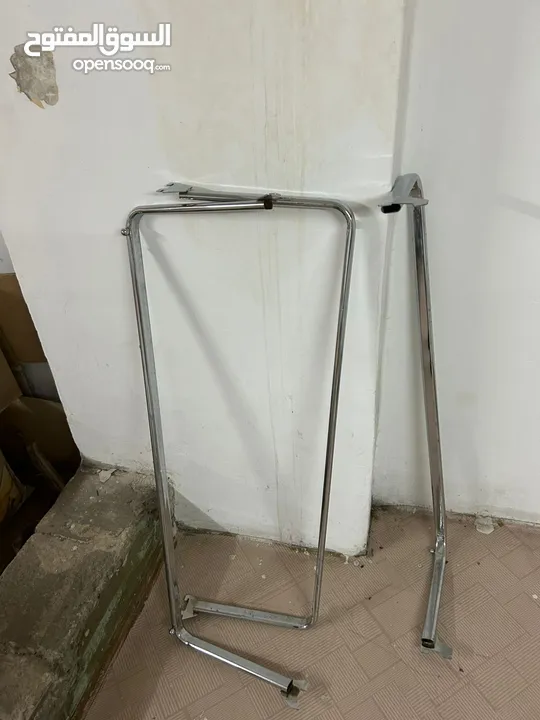 رفوف خشب ستاندات وتعاليق محل اواعي كميه وبنص السعر المعني يتواصل