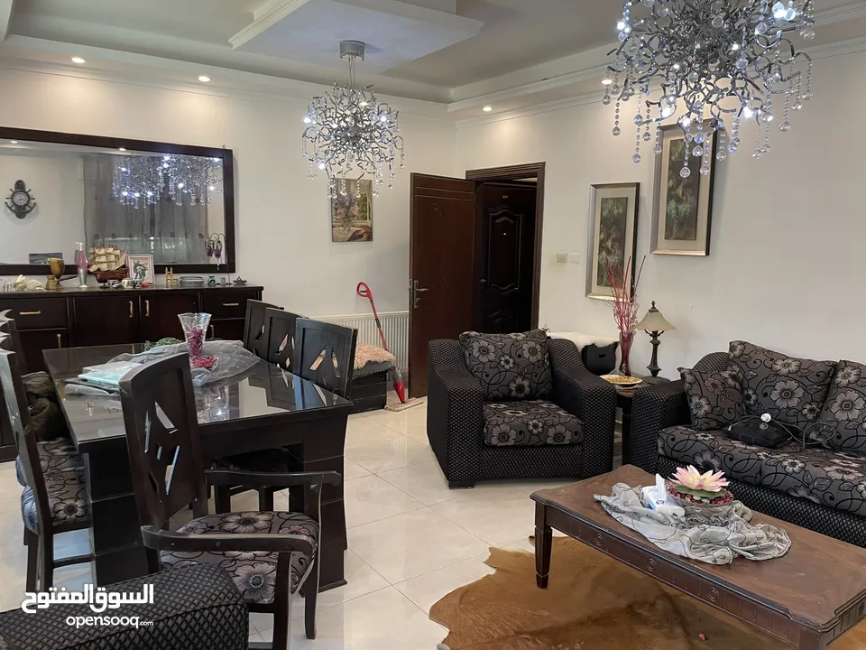 طقم كنب + طاوله سفره مع 8 كراسي + بوفيه مع مرايه + 3 طاولات وسط