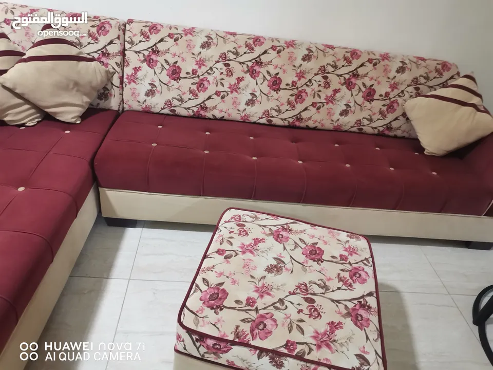 كورنر للبيع لون بيج جميل جدا حرف L يوجد معة بفة طقم استعمال بسيط
