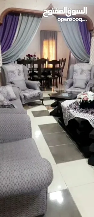 كنب مستعمل بحالة جيدة جدا للبيع بداعي السفر  المكان ماركا الشمالية