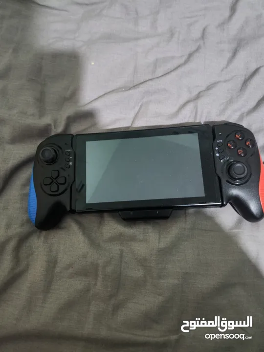 نينتندو سويتش مع كينترولارنينتندو سويتش مع كينترولارنينتندو سويتش مع كينترولار