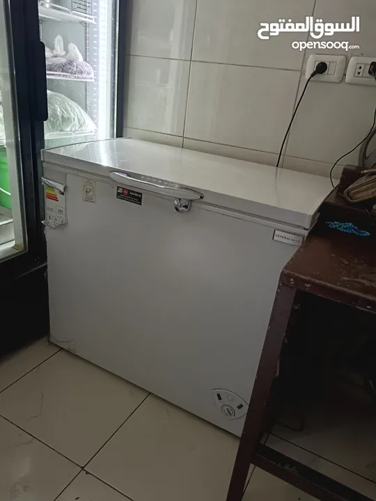 عدة مطعم موجودة في مطعم في جبل النصر مقابل أسواق مهند وعماد للتواصل  يرجي عدم التبخيس شكر العدة نظيف