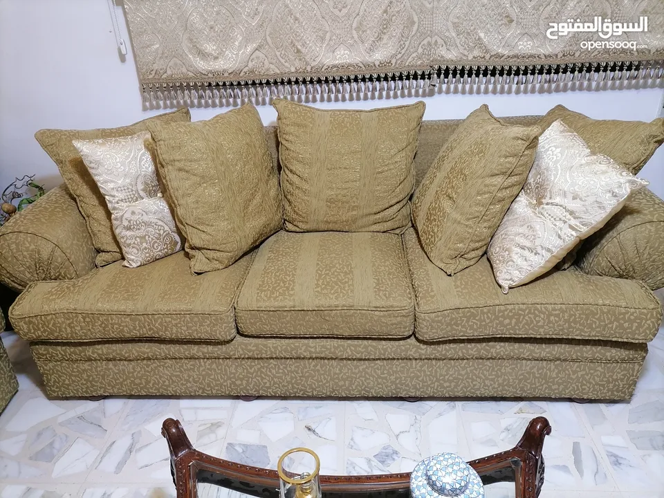 طقم كنب تسع مقاعد